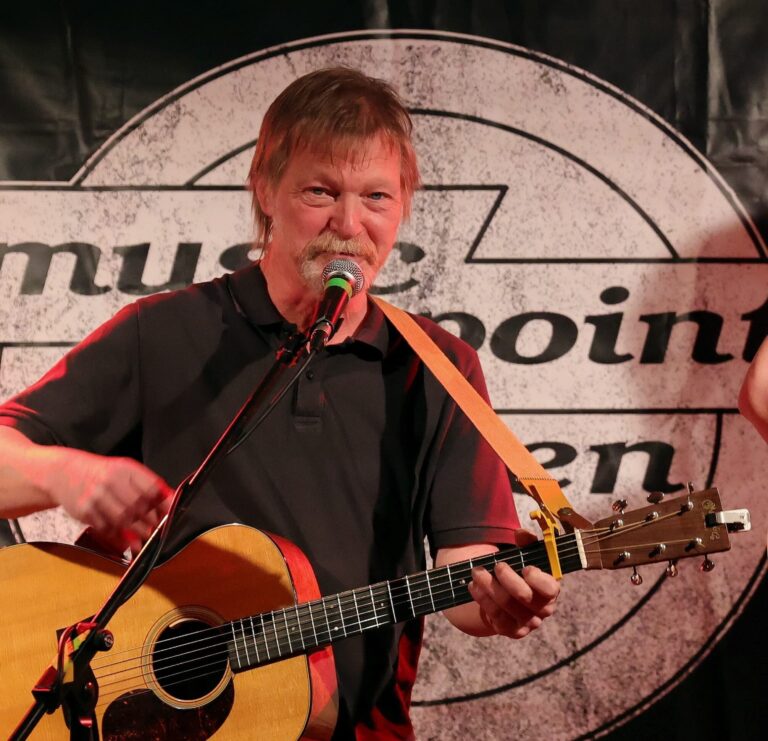 Ebby Smalltownrock • Folk • Liederliches